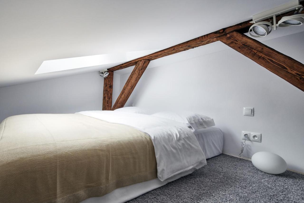 Old New - Prime Location On Main Square Apartment Krakow Luaran gambar