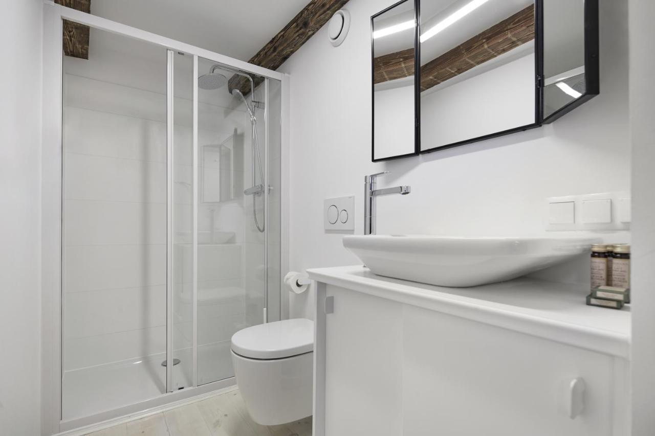 Old New - Prime Location On Main Square Apartment Krakow Luaran gambar